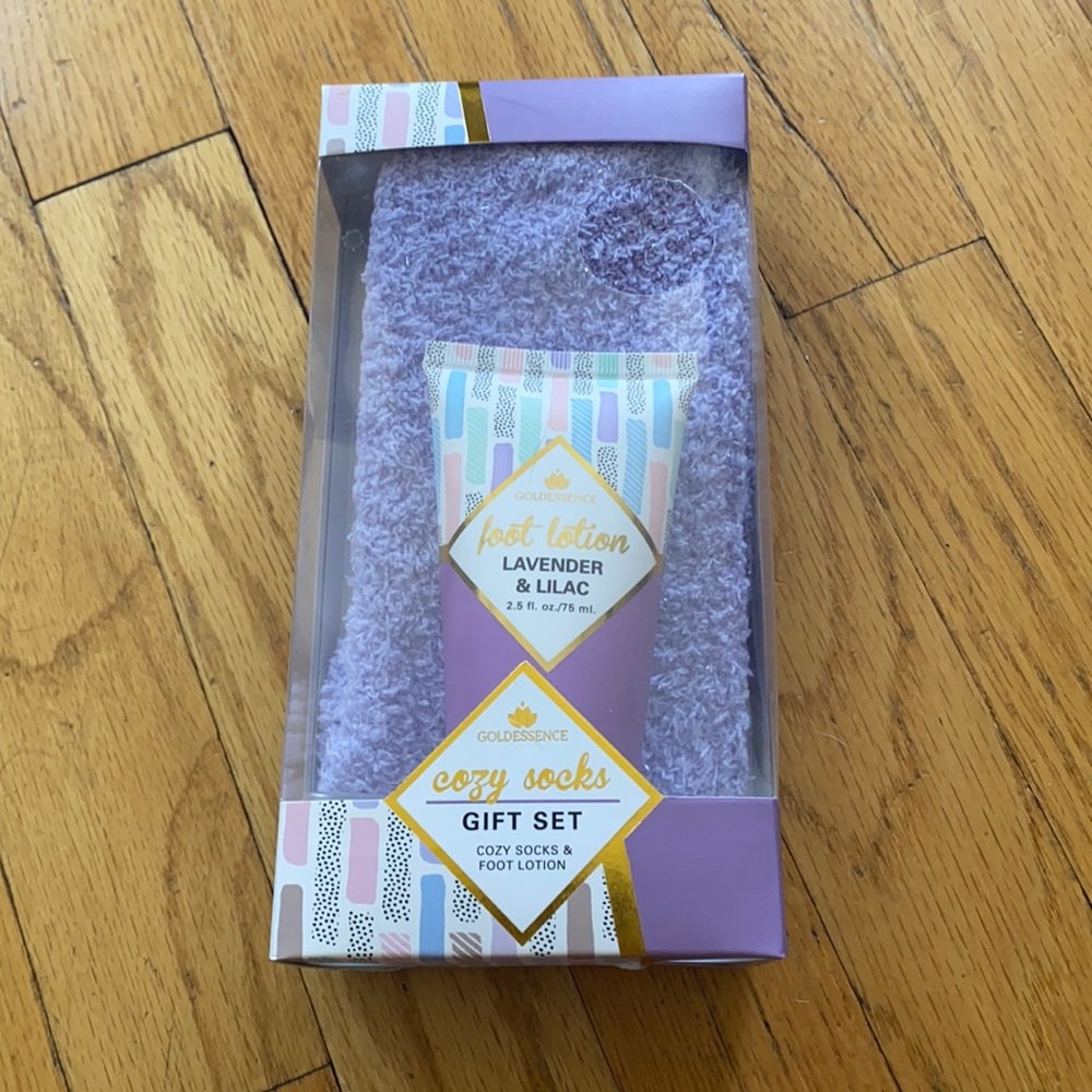Goldessence Cozy Socks & Foot Lotion Gift Set